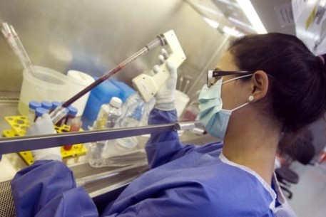 Italy thử nghiệm thành công vắcxin để điều trị HIV/AIDS