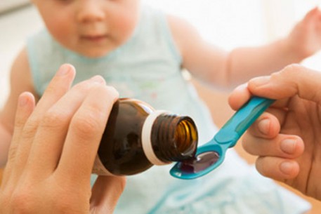 Sai lầm thường gặp khi dùng thuốc cho trẻ nhỏ