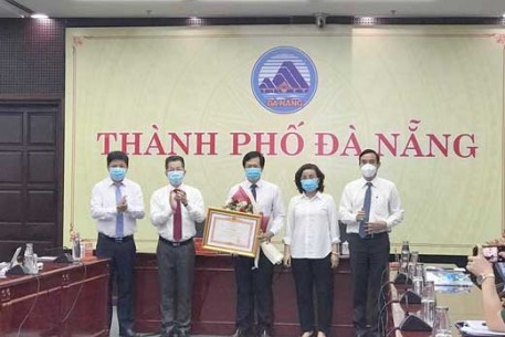 TRAO TẶNG BẰNG KHEN CỦA THỦ TƯỚNG CHÍNH PHỦ CHO TRUNG TÂM KIỂM SOÁT BỆNH TẬT ĐÀ NẴNG