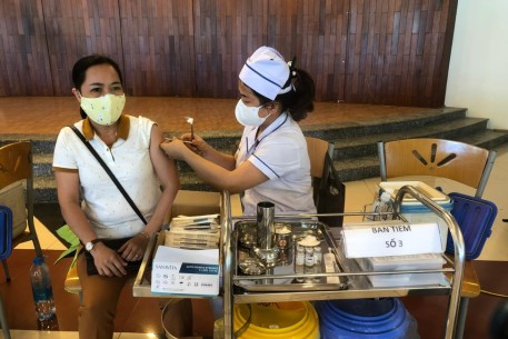 Tiếp tục triển khai tiêm vắc xin phòng Covid-19 cho người dân trên địa bàn thành phố Đà Nẵng