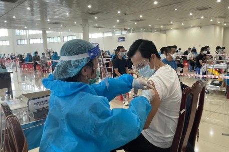 70% dân số Việt Nam đã được tiêm đủ liều cơ bản vaccine phòng COVID-19