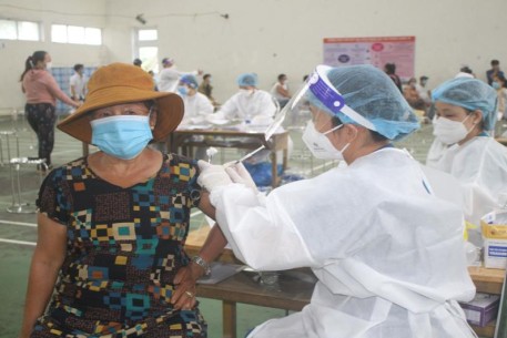 Đà Nẵng tiếp tục triển khai tiêm vaccine phòng COVID-19 Pfizer cho hơn 100 nghìn người