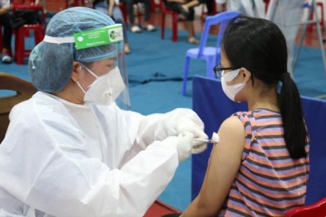 Triển khai tiêm chủng vắc xin phòng COVID-19 mũi 3 cho trẻ em từ 12 đến 17 tuổi