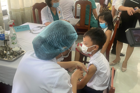 Bộ Y tế kêu gọi người dân tích cực tiêm vaccine COVID-19 qua chiến dịch "Vui Trung thu và tựu trường an toàn"