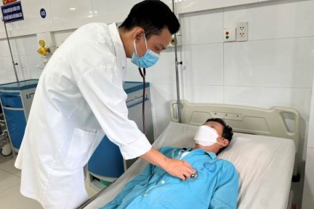 Bệnh viện Đà Nẵng: cứu sống nam thanh niên bị đâm thủng tim