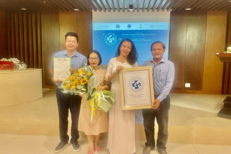 Bệnh viện Đa khoa Gia đình Đà Nẵng đón nhận danh hiệu "Bệnh viện thực hành nuôi con bằng sữa mẹ xuất sắc"