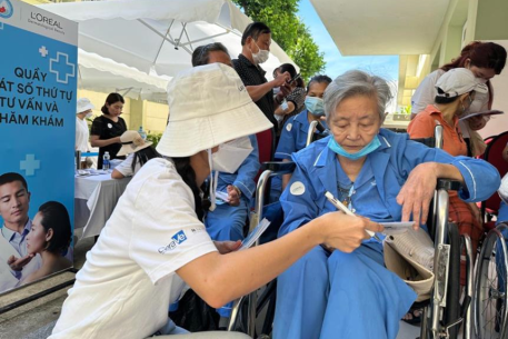 Bệnh viện Da Liễu Đà Nẵng thăm khám miễn phí cho bệnh nhân