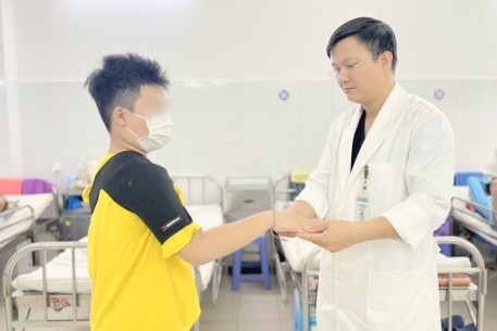 Bệnh viện Đà Nẵng cứu bé trai 10 tuổi bị đột quỵ não