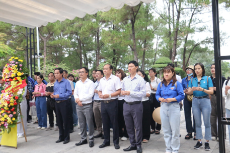 CDC Đà Nẵng dâng hương tại Nghĩa trang liệt sĩ quốc gia Trường Sơn và Thành cổ Quảng Trị
