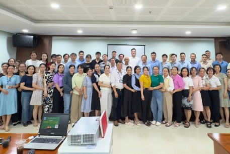 Tập huấn “Nâng cao kiến thức về điều tra, giám sát bệnh ký sinh trùng cho cán bộ y tế tuyến khu vực và xã/ phường năm 2025”