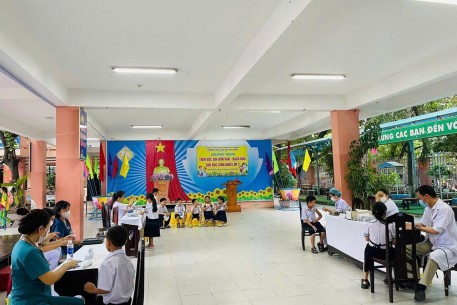 TTYT khu vực Liên Chiểu triển khai tiêm vắc xin Uốn ván - Bạch hầu trong Chương trình Tiêm chủng mở rộng