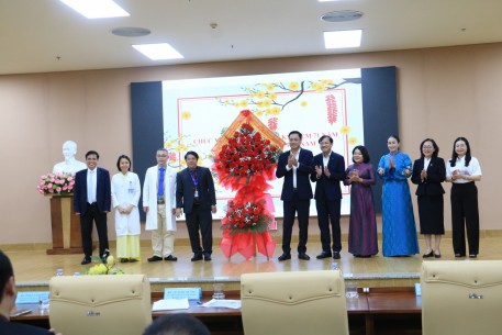 Bí thư Thành ủy Đà Nẵng Lê Ngọc Quang thăm và chúc mừng ngành Y tế Đà  Năng nhân Ngày Thầy thuốc Việt Nam