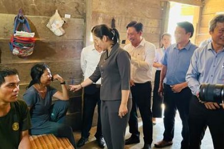 Phó Chủ tịch UBND thành phố Đà Nẵng Nguyễn Thị Anh Thi đi kiểm tra công tác phòng, chống ngộ độc thực phẩm