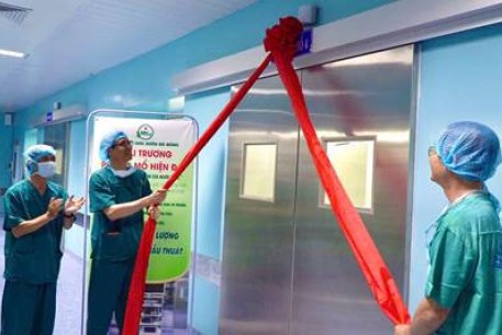 Khai trương 2 phòng mổ hiện đại, Bệnh viện Ung bướu Đà Nẵng nâng tầm năng lực phẫu thuật