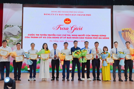 Đảng bộ Sở Y tế được tặng Giấy khen Cuộc thi tuyên truyền các Chỉ thị, Nghị quyết của Trung ương, Thành ủy và Đảng ủy UBND thành phố