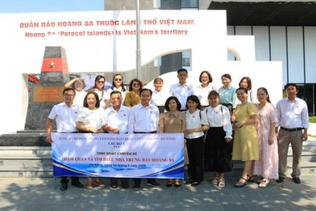 Hành trình về nguồn tại Nhà Trưng bày Hoàng Sa: Khơi dậy tinh thần yêu nước và trách nhiệm của đảng viên Trung tâm Kiểm soát bệnh tật Đà Nẵng