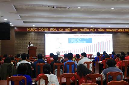 hS.BS Đoàn Thị Cẩm Nhung chia sẻ về hiến máu tình nguyện tại lớp tập huấn