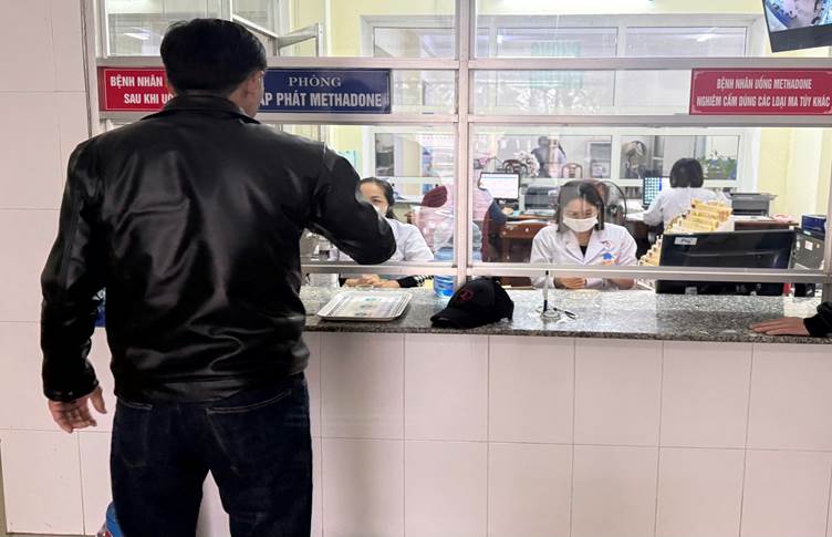 Duy trì uống thuốc đều đặn giúp sức khỏe và sinh hoạt của người bệnh ổn định hơn.