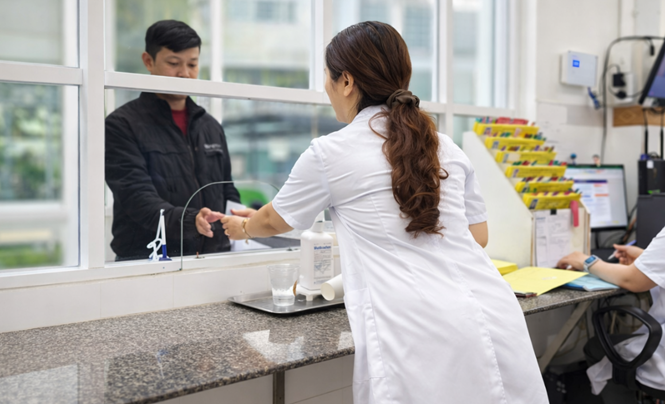 Cấp phát thuốc Methadone hàng ngày tại cơ sở cho bệnh nhân