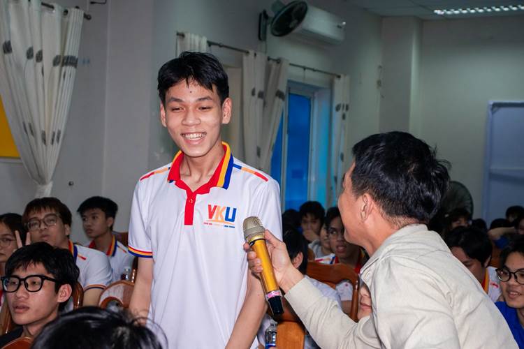 Đưa thông tin về PrEP đến trường học 