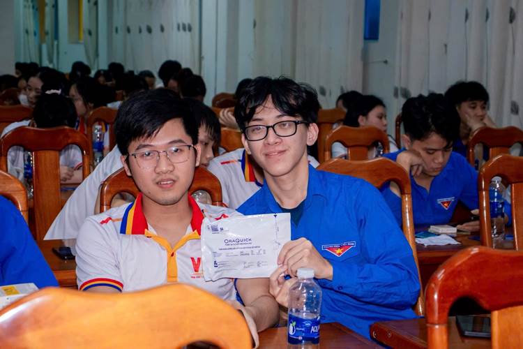 Sinh viên Đà Nẵng được tiếp cận và tìm hiểu bộ sinh phẩm tự xét nghiệm HIV 