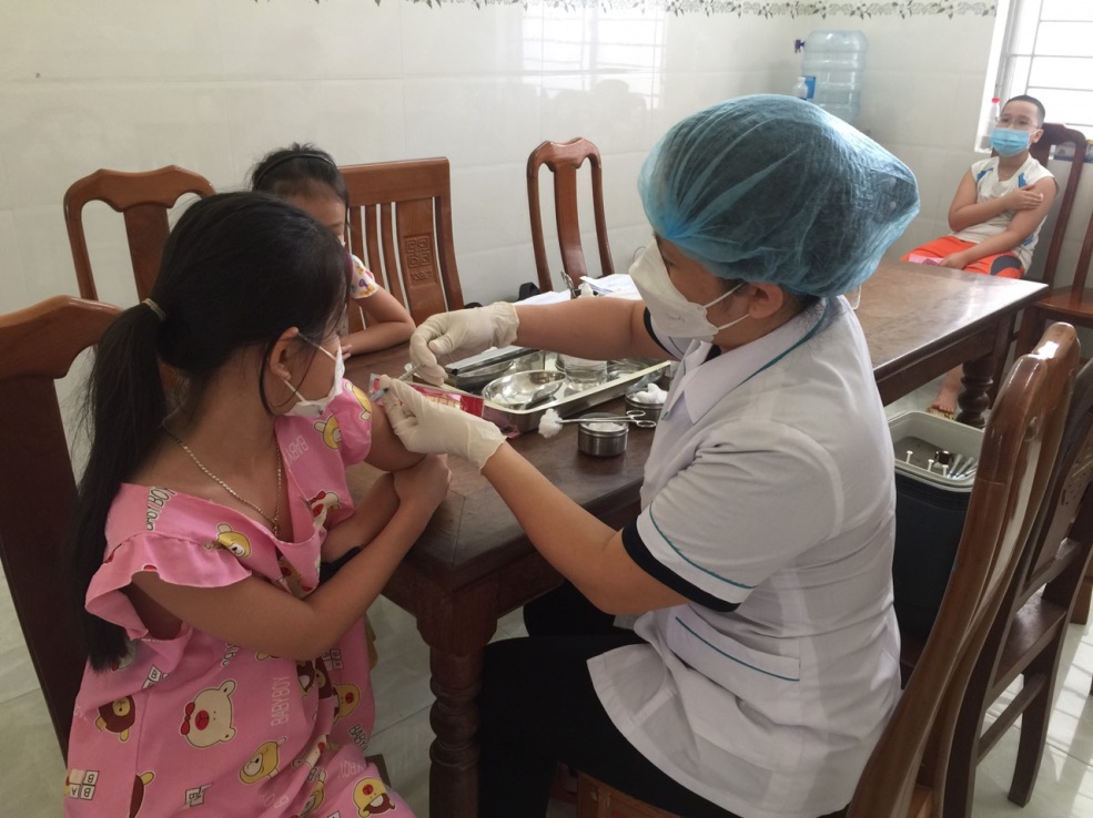 Điểm tiêm vắc xin COVID-19 TTYT quận Ngũ Hành Sơn