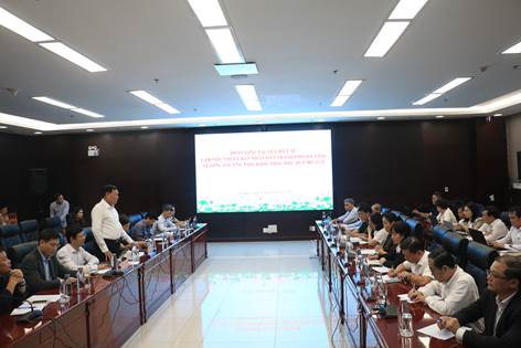 toàn cảnh làm việc