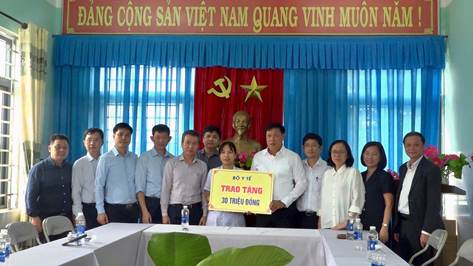 Đoàn công tác Bộ Y tế trao tặng Trạm Y tế xã Bà Nà 