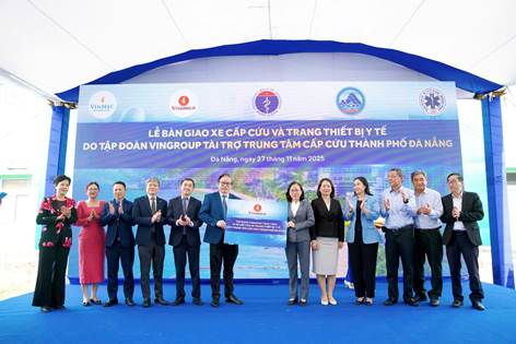 nhận bàn giao 15 xe cấp cứu