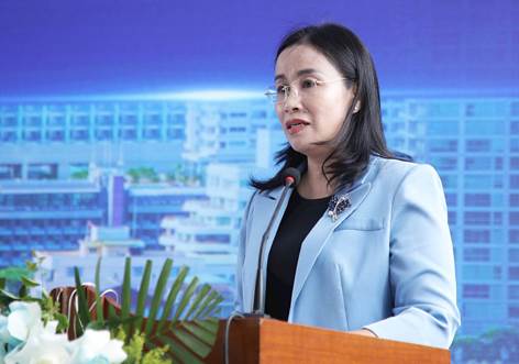 Phó Chủ tịch UBND thành phố Nguyễn Thị Anh Thi phát biểu tại buổi lễ bàn giao