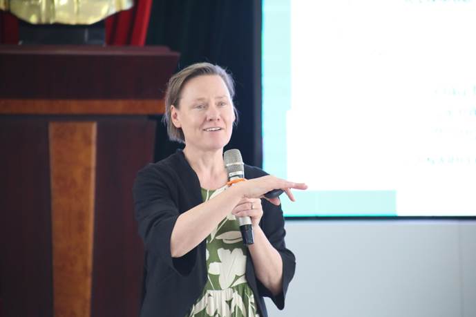 GS.TS.BS. Amy Zigrida Gray trình bày tổng quan chuyên sâu về mô hình Hệ thống y tế học hỏi