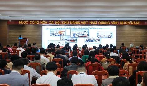 ại diện các đơn vị báo cáo tham luận tại Hội nghị