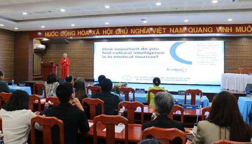 Tiến sĩ Claudia Mika 