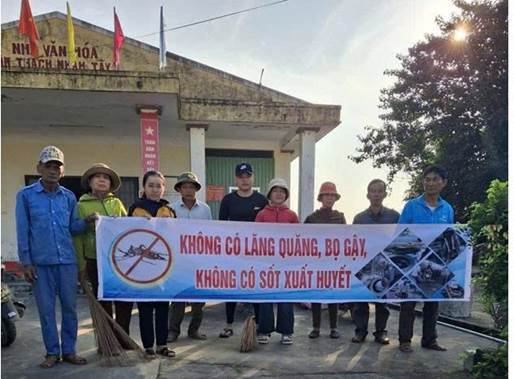 Các lực lượng tham gia chiến dịch diệt lăng quăng, bọ gậy tại xã Bà Nà