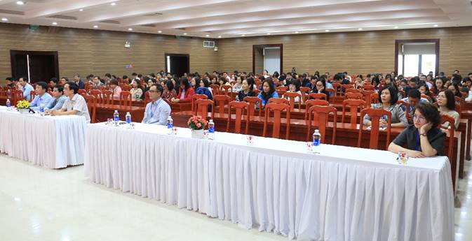 ảng viên, viên chức và người lao động Trung tâm