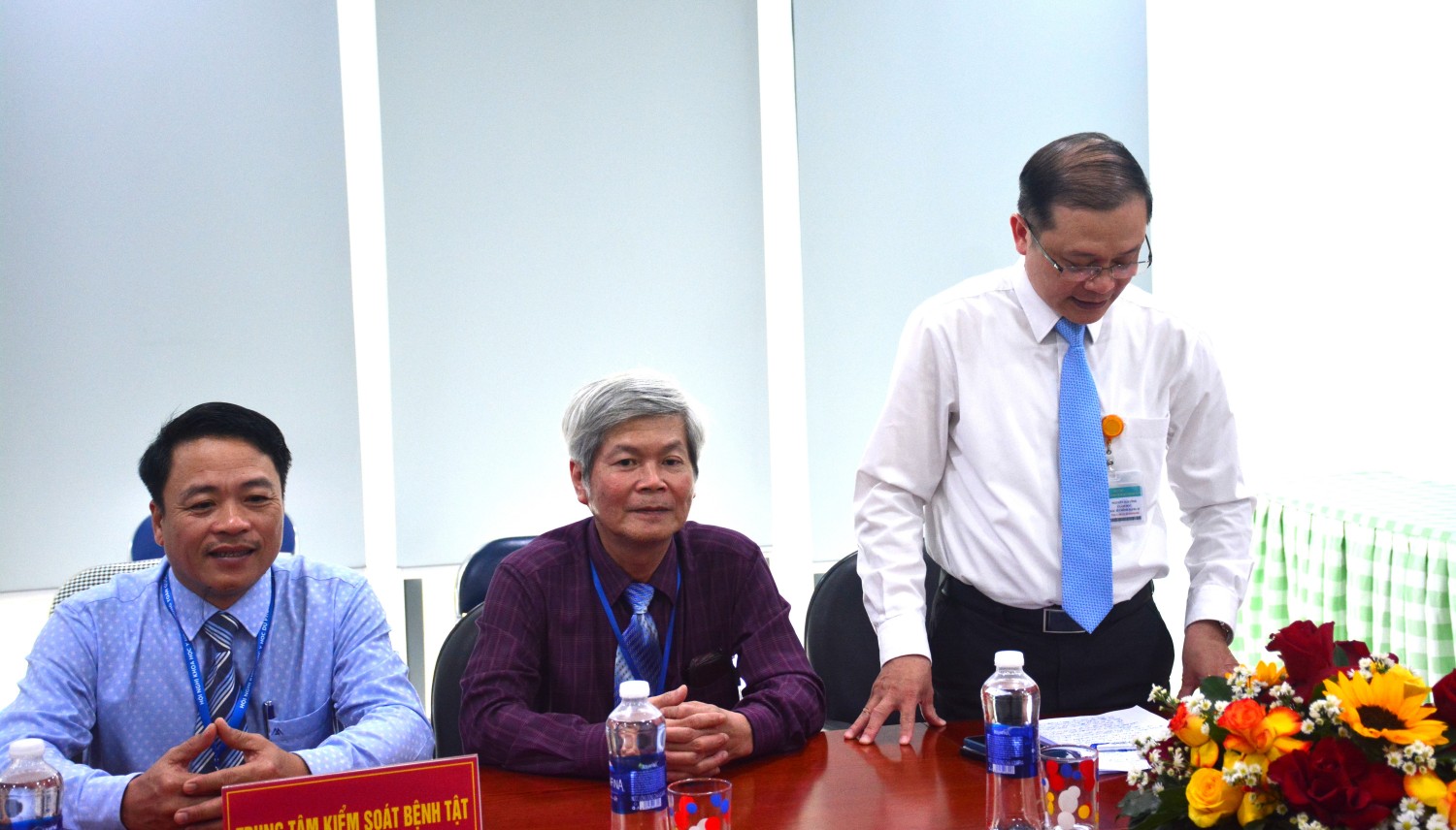 BS.CKII Nguyễn Đại Vĩnh - Giám đốc CDC Đà Nẵng báo cáo tại buổi gặp mặt