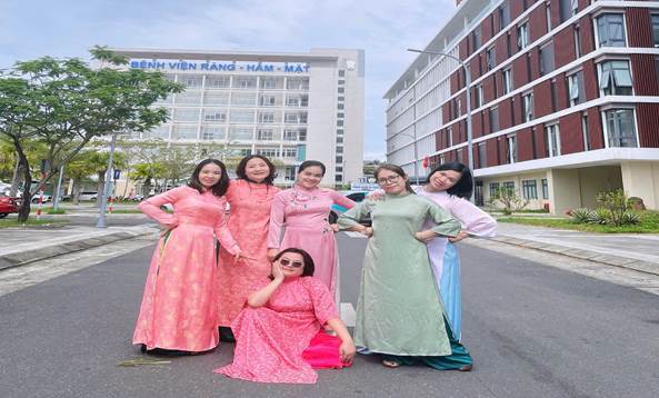 Khoa Sức khỏe môi trường hưởng ứng Tuần lễ áo dài