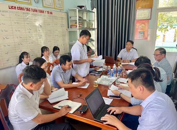 Đoàn kiểm tra tại Trạm Y tế tại xã Thăng Trường