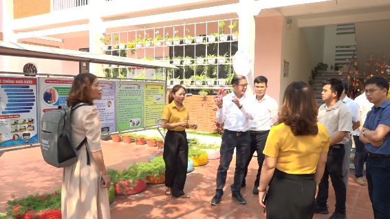 Đoàn công tác kiểm tra thực tế công tác phòng, chống dịch tại trường mầm non